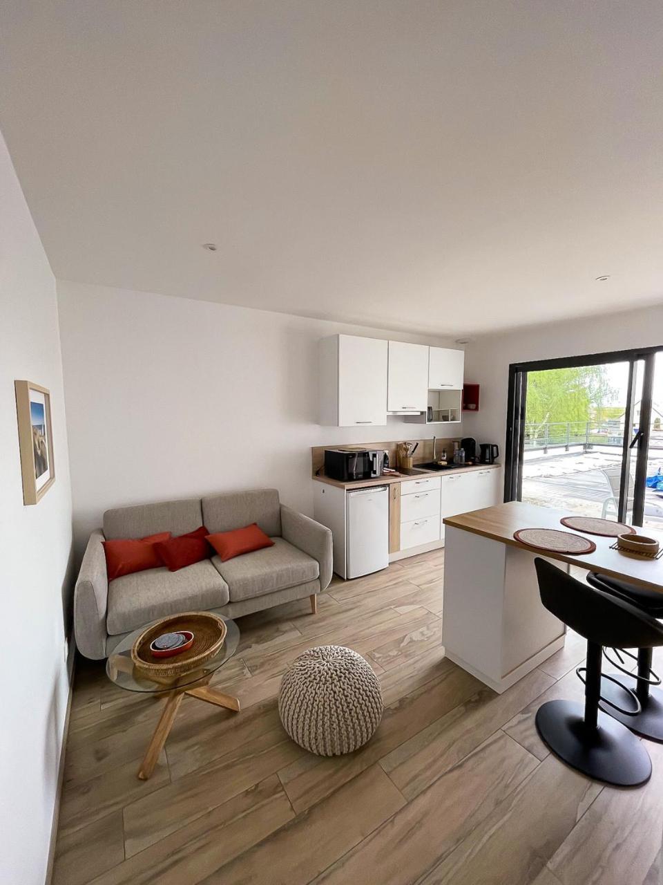 Appartements Guesthouse1 Et Guesthouse2 Sword Beach Colleville-Montgomery Екстер'єр фото