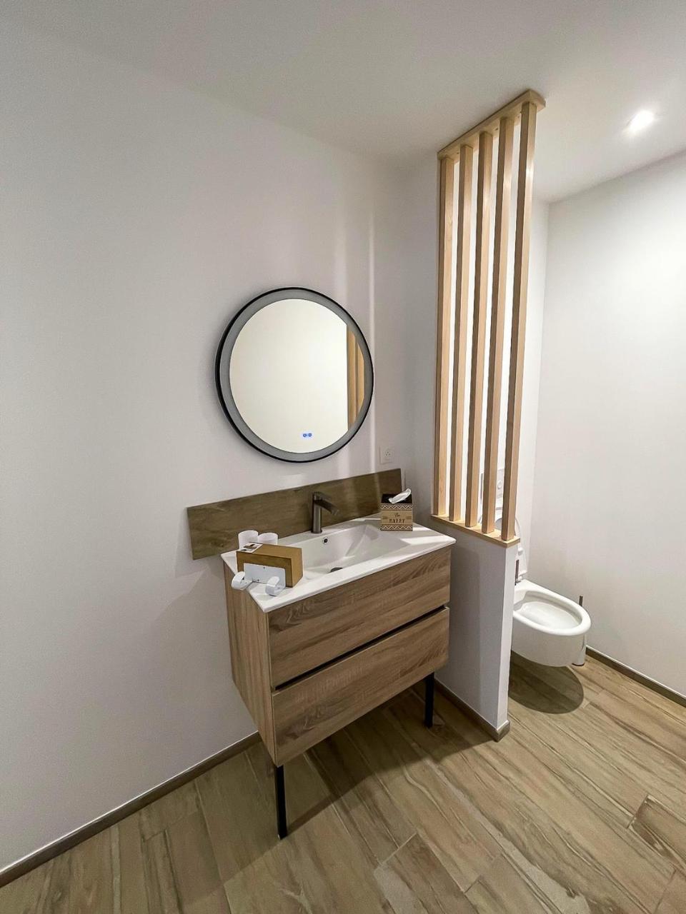 Appartements Guesthouse1 Et Guesthouse2 Sword Beach Colleville-Montgomery Екстер'єр фото